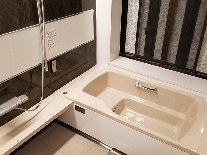 施工後の浴室の様子です。<br />
タカラスタンダードでは最高グレードの「プレデンシア」を採用し、ホーロー浴槽にしたことでより一層保温力を高くしています。