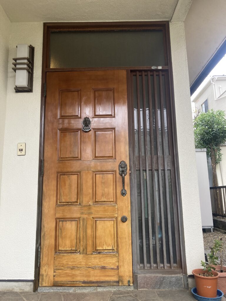 25年以上のお家には、このように木製のドアが入っていることが多くあります