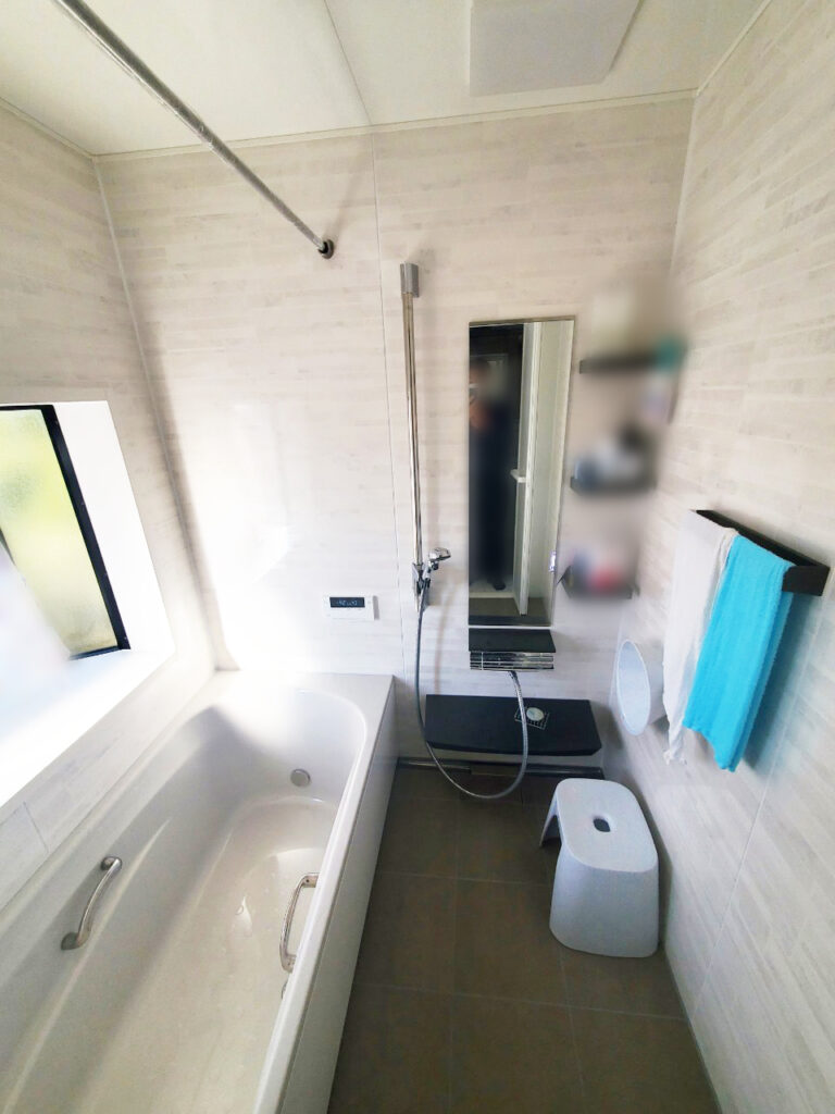 窓の大きさは変わらないものの、タカラのお風呂は空間全体が高断熱仕様になっている為、暖かさを逃がさない構造に。